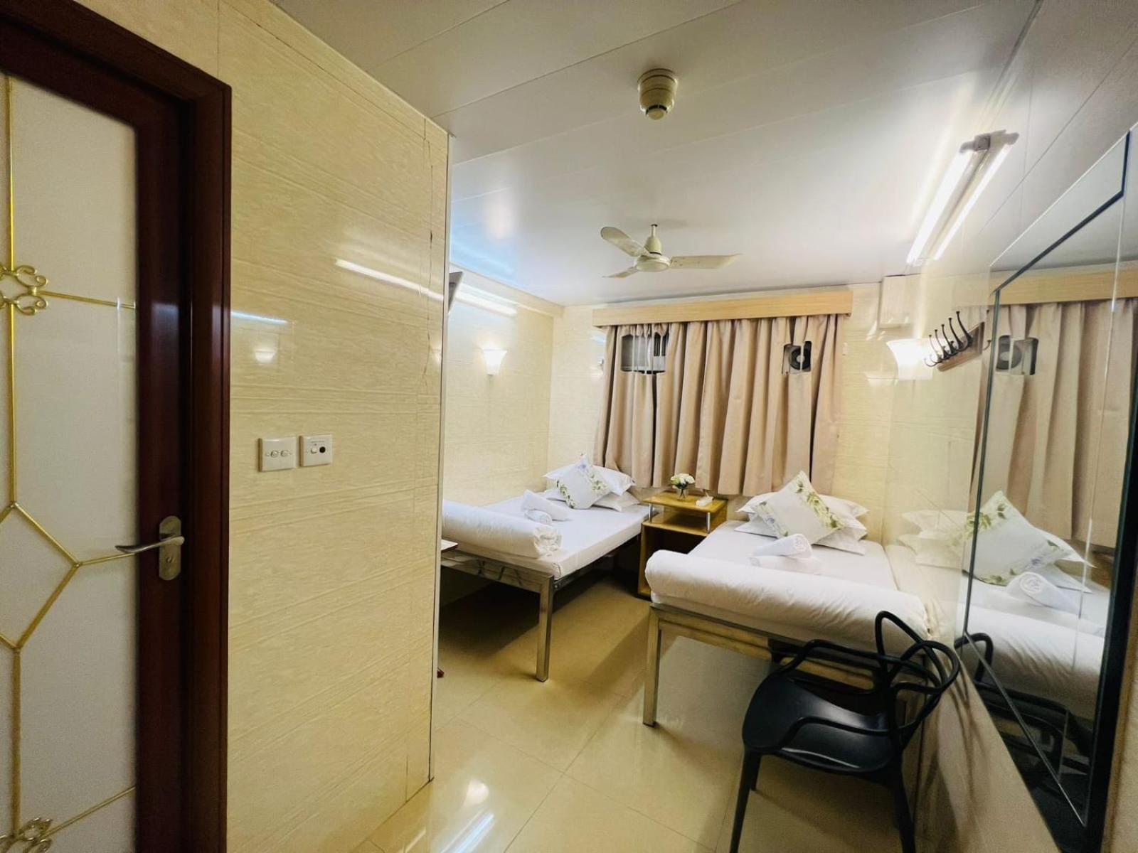 Holiday Guest House Гонконг Экстерьер фото